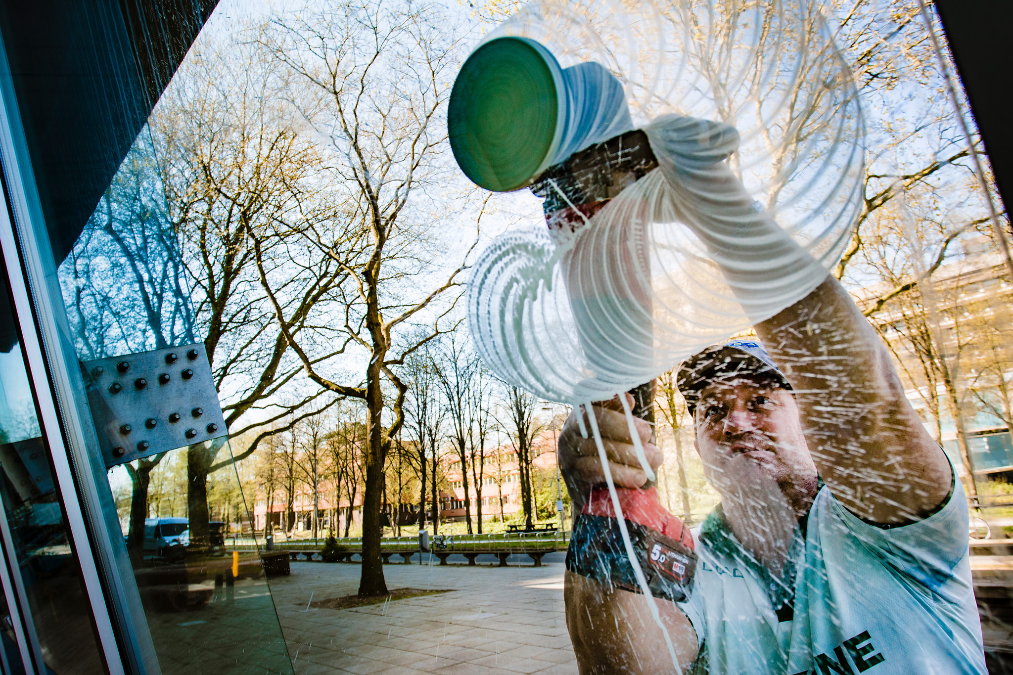 Hoe herstellen wij schade aan glas?